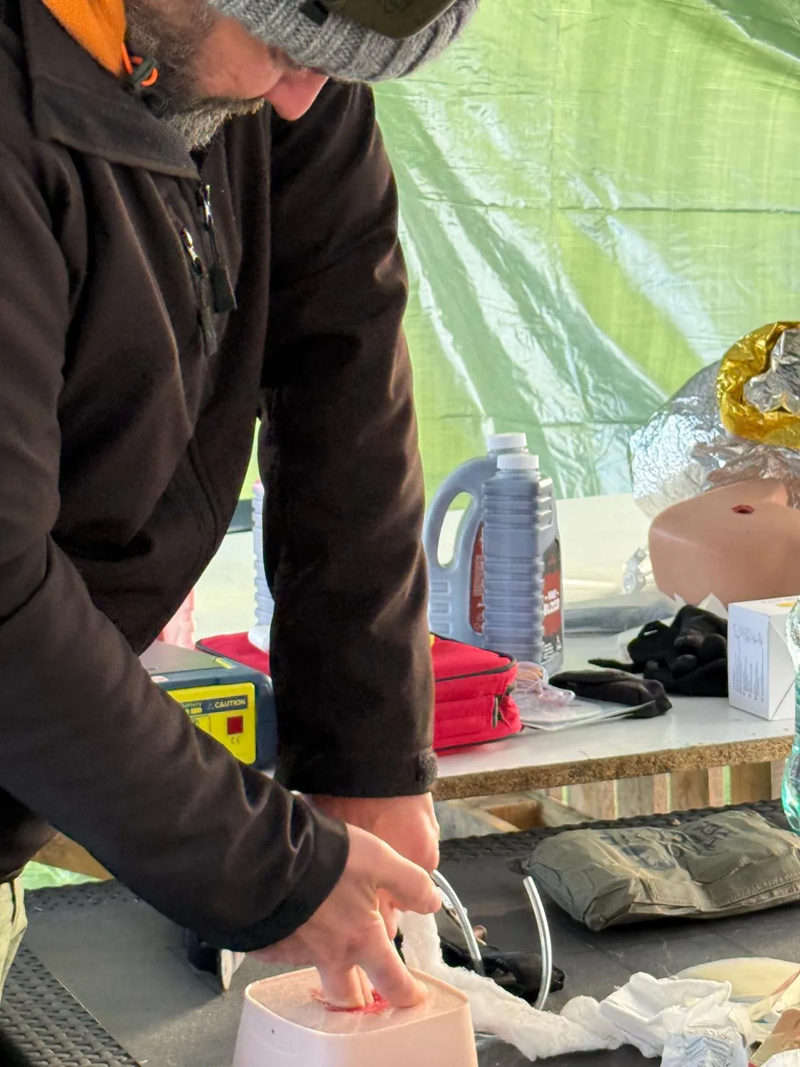 Wyposażenie medyczne przygotowane do ćwiczeń